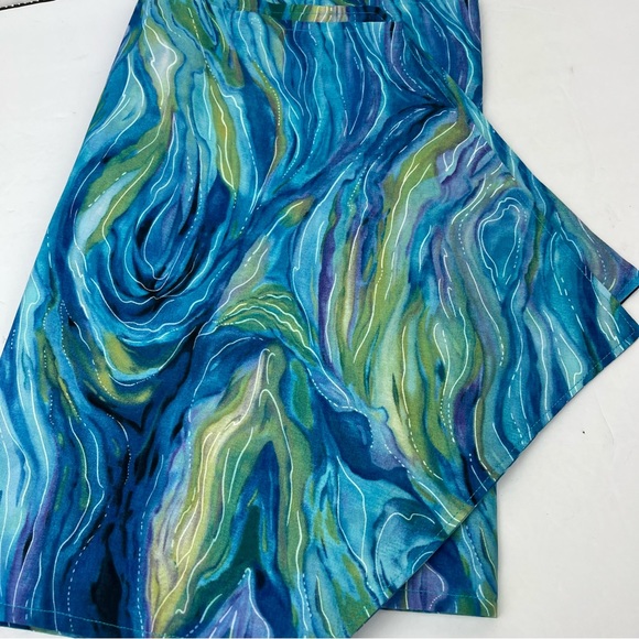 Handcrafted swirl/marbled blue & green fabric table runner - Picture 7 of 7